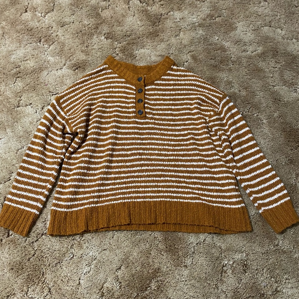 Brand: American Eagle 
Size: L
Color: White and orange